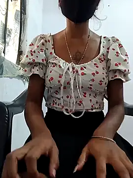 Snapshot of chocolate_girl_01 chatting on 29, 10, 2025 chocolate girl 01 online show from 29, 10, 2025