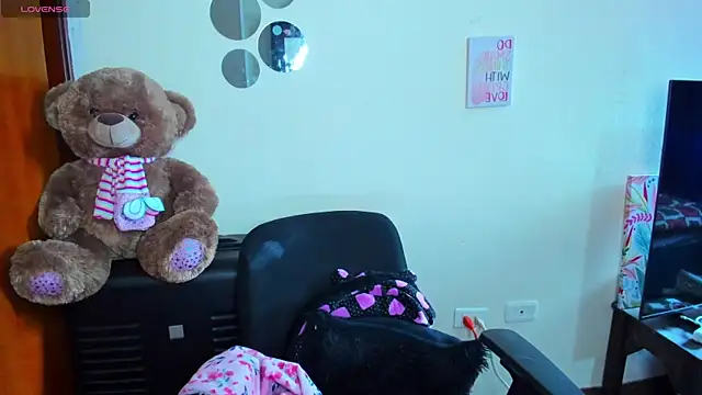 Emma boo online show from 18, 4, 2026