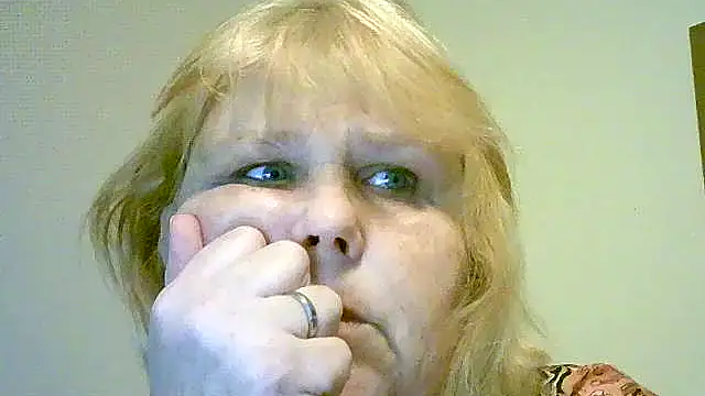 Snapshot of Sylviastar46 chatting on 13, 11, 2025 Sylviastar46 online show from 13, 11, 2025