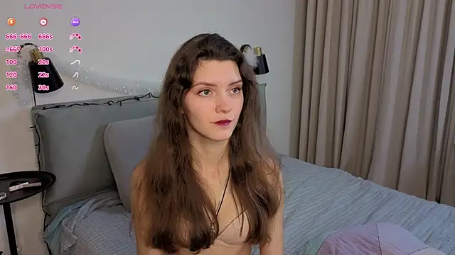 LauraYoungg online show from 13, 12, 2025