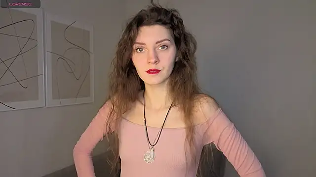 Snapshot of LauraYoungg chatting on 20, 2, 2026 LauraYoungg online show from 20, 2, 2026