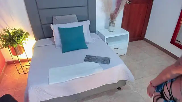 Snapshot of HannaaWells chatting on 14, 11, 2025 HannaaWells online show from 14, 11, 2025