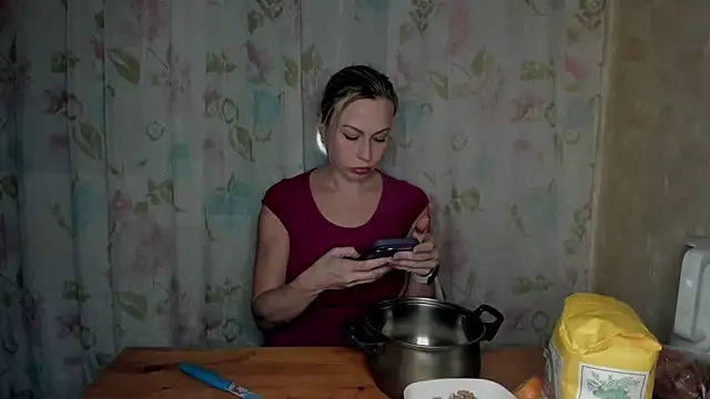 Snapshot of Elle_Milfa chatting on 10, 4, 2026 Elle Milfa online show from 10, 4, 2026