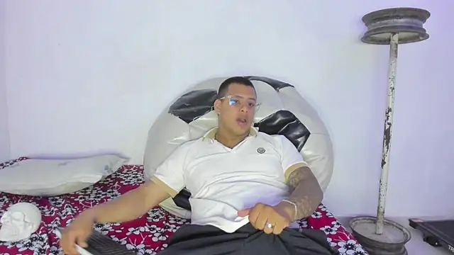 Snapshot of LucassFoster chatting on 12, 11, 2025 LucassFoster online show from 12, 11, 2025