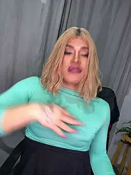 Snapshot of melani_ferraraa_ chatting on 4, 7, 2026 melani ferraraa online show from 4, 7, 2026