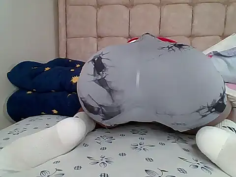 Snapshot of Petite_baby5 chatting on 27, 4, 2026 Petite baby5 online show from 27, 4, 2026