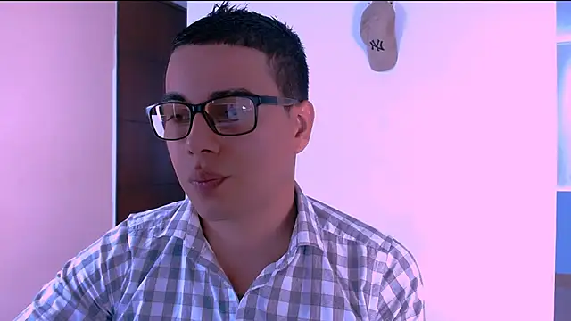 Snapshot of Daniel_De_la_rose chatting on 31, 10, 2025 Daniel De la rose online show from 31, 10, 2025