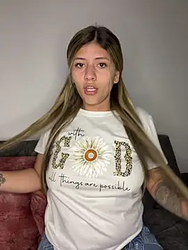 Snapshot of Crystall_15 chatting on 4, 11, 2025 Crystall 15 online show from 4, 11, 2025