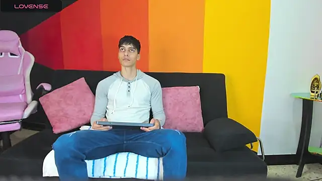 AlessioVitale online show from 1, 12, 2025