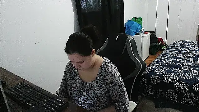 Snapshot of GlitterAuburn chatting on 29, 4, 2026 GlitterAuburn online show from 29, 4, 2026