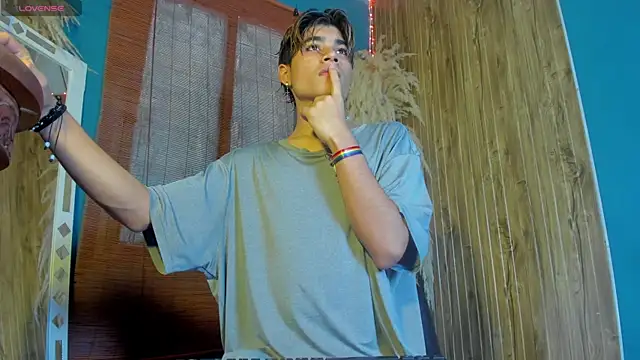 Leo Glow online show from 3, 12, 2025