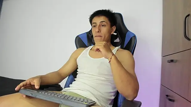 Snapshot of dorman_boy chatting on 10, 11, 2025 dorman boy online show from 10, 11, 2025