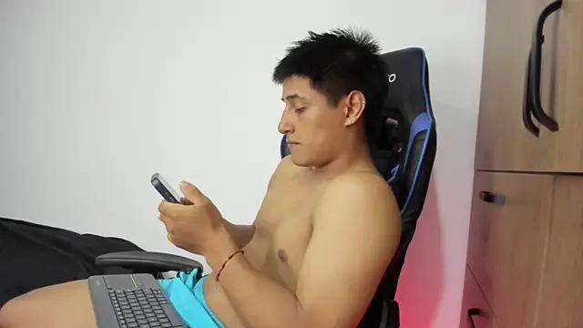 Snapshot of dorman_boy chatting on 13, 11, 2025 dorman boy online show from 13, 11, 2025