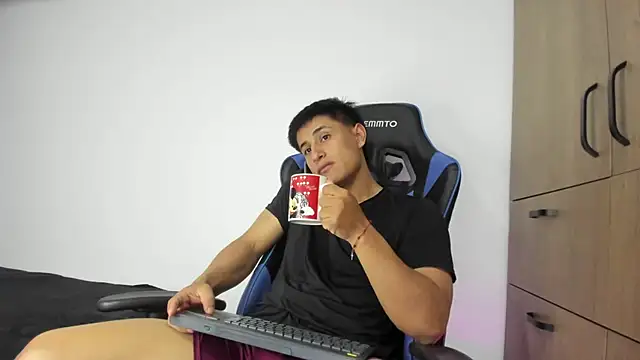 Snapshot of dorman_boy chatting on 26, 11, 2025 dorman boy online show from 26, 11, 2025