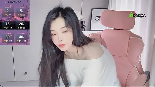 Snapshot of YunShan-33 chatting on 11, 6, 2026 YunShan-33 online show from 11, 6, 2026