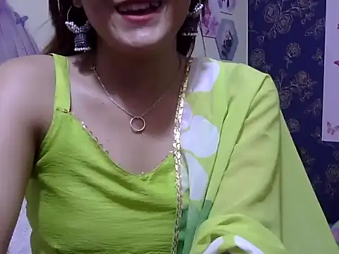 Snapshot of maira_33 chatting on 11, 4, 2026 maira 33 online show from 11, 4, 2026