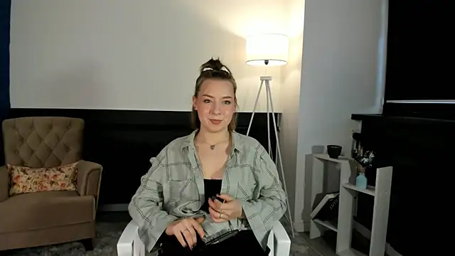 Snapshot of VanitaOkamoto chatting on 5, 11, 2025 VanitaOkamoto online show from 5, 11, 2025