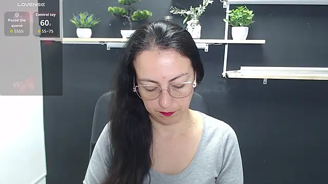 Snapshot of Lauryn_Jones chatting on 27, 4, 2026 Lauryn Jones online show from 27, 4, 2026