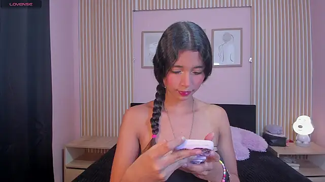 Snapshot of AshleyCooper2 chatting on 10, 11, 2025 AshleyCooper2 online show from 10, 11, 2025