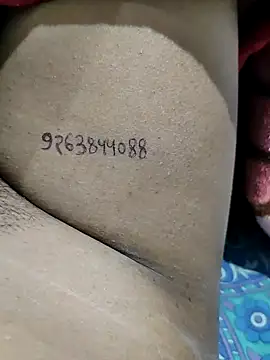 Snapshot of mahikumari878 chatting on 4, 11, 2025 mahikumari878 online show from 4, 11, 2025