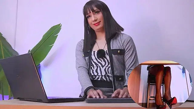 Snapshot of nylonisabella chatting on 2, 4, 2026 nylonisabella online show from 2, 4, 2026