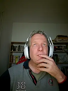 ChocolatMilka44 online show from 5, 3, 2026