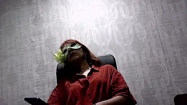 Snapshot of ___Sunny___ chatting on 8, 11, 2025 Sunny online show from 8, 11, 2025