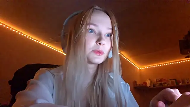 Snapshot of KarinRobertson chatting on 10, 11, 2025 KarinRobertson online show from 10, 11, 2025