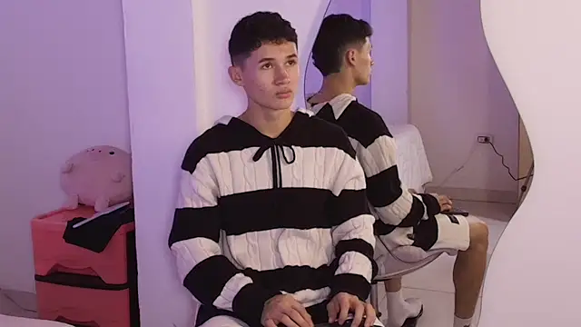 Snapshot of Eiden_Blake chatting on 29, 11, 2025 Eiden Blake online show from 29, 11, 2025