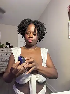 ladiosa selene online show from 7, 2, 2026