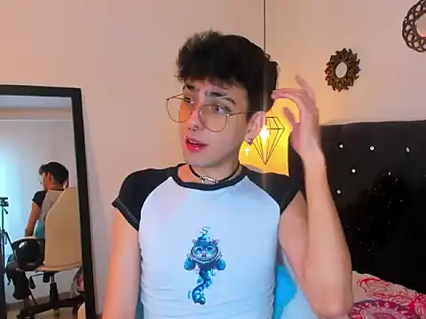 Snapshot of DeimondX chatting on 8, 11, 2025 DeimondX online show from 8, 11, 2025