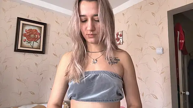 Snapshot of Auroragin chatting on 4, 11, 2025 Auroragin online show from 4, 11, 2025