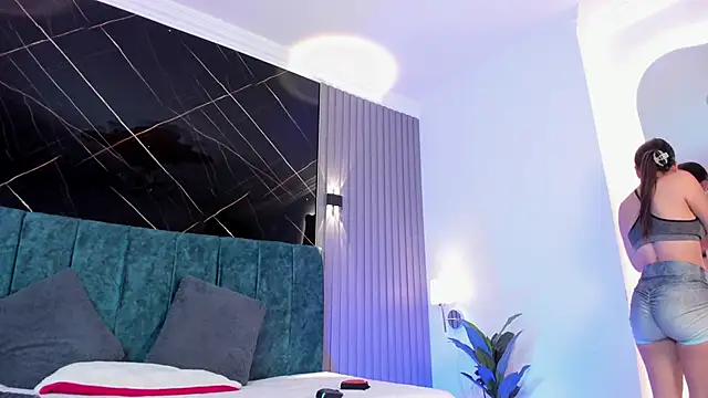 Bella Riverss online show from 18, 4, 2026