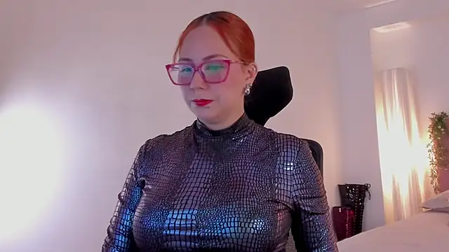 MistressErza online show from 16, 6, 2026