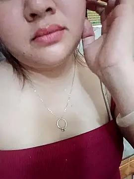 Snapshot of Bee-bgolden chatting on 10, 11, 2025 Bee-bgolden online show from 10, 11, 2025