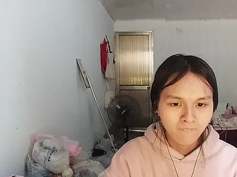 Snapshot of RebelAura chatting on 4, 5, 2026 RebelAura online show from 4, 5, 2026