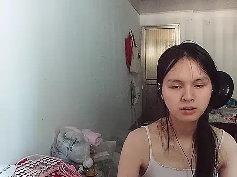 Snapshot of RebelAura chatting on 25, 5, 2026 RebelAura online show from 25, 5, 2026
