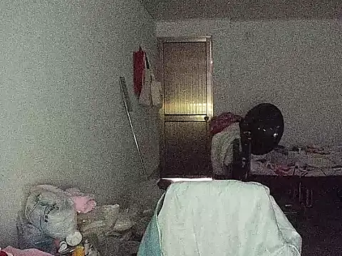 Snapshot of RebelAura chatting on 28, 5, 2026 RebelAura online show from 28, 5, 2026