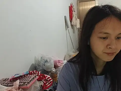 Snapshot of RebelAura chatting on 5, 6, 2026 RebelAura online show from 5, 6, 2026