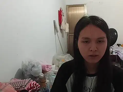 Snapshot of RebelAura chatting on 9, 6, 2026 RebelAura online show from 9, 6, 2026