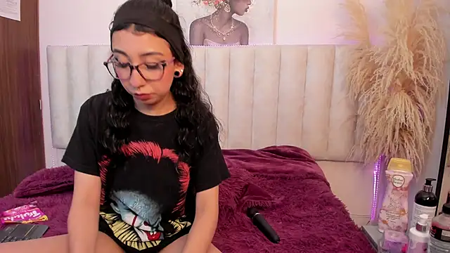 Snapshot of Isabella_Crofts chatting on 6, 5, 2026 Isabella Crofts online show from 6, 5, 2026
