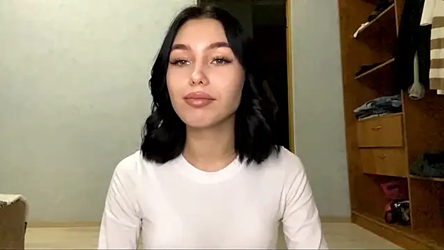 Snapshot of LonnaStehlik chatting on 5, 11, 2025 LonnaStehlik online show from 5, 11, 2025