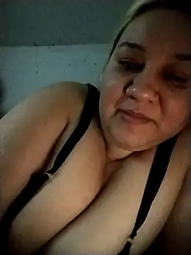 Snapshot of sharon-D chatting on 8, 11, 2025 sharon-D online show from 8, 11, 2025