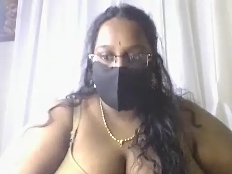 Snapshot of hootypriya chatting on 29, 6, 2026 hootypriya online show from 29, 6, 2026
