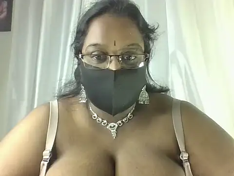 Snapshot of hootypriya chatting on 2, 7, 2026 hootypriya online show from 2, 7, 2026