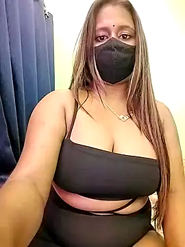 Snapshot of LoveLy-Soneya chatting on 2, 3, 2026 LoveLy-Soneya online show from 2, 3, 2026