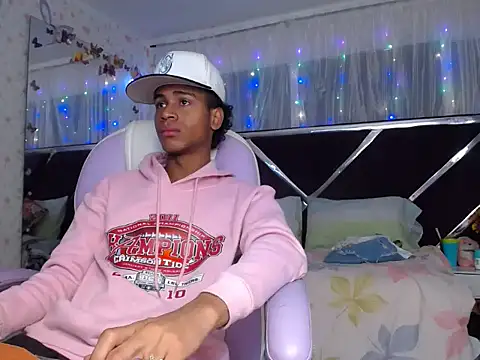 Santy bigcock 01 online show from 4, 5, 2026