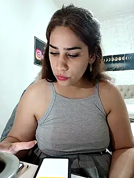 nahiarabiel33 online show from 3, 12, 2025