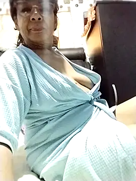 Snapshot of Marylinmiller chatting on 8, 11, 2025 Marylinmiller online show from 8, 11, 2025