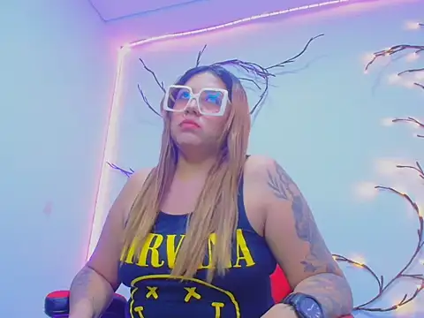 Snapshot of Isa_Boom chatting on 4, 11, 2025 Isa Boom online show from 4, 11, 2025